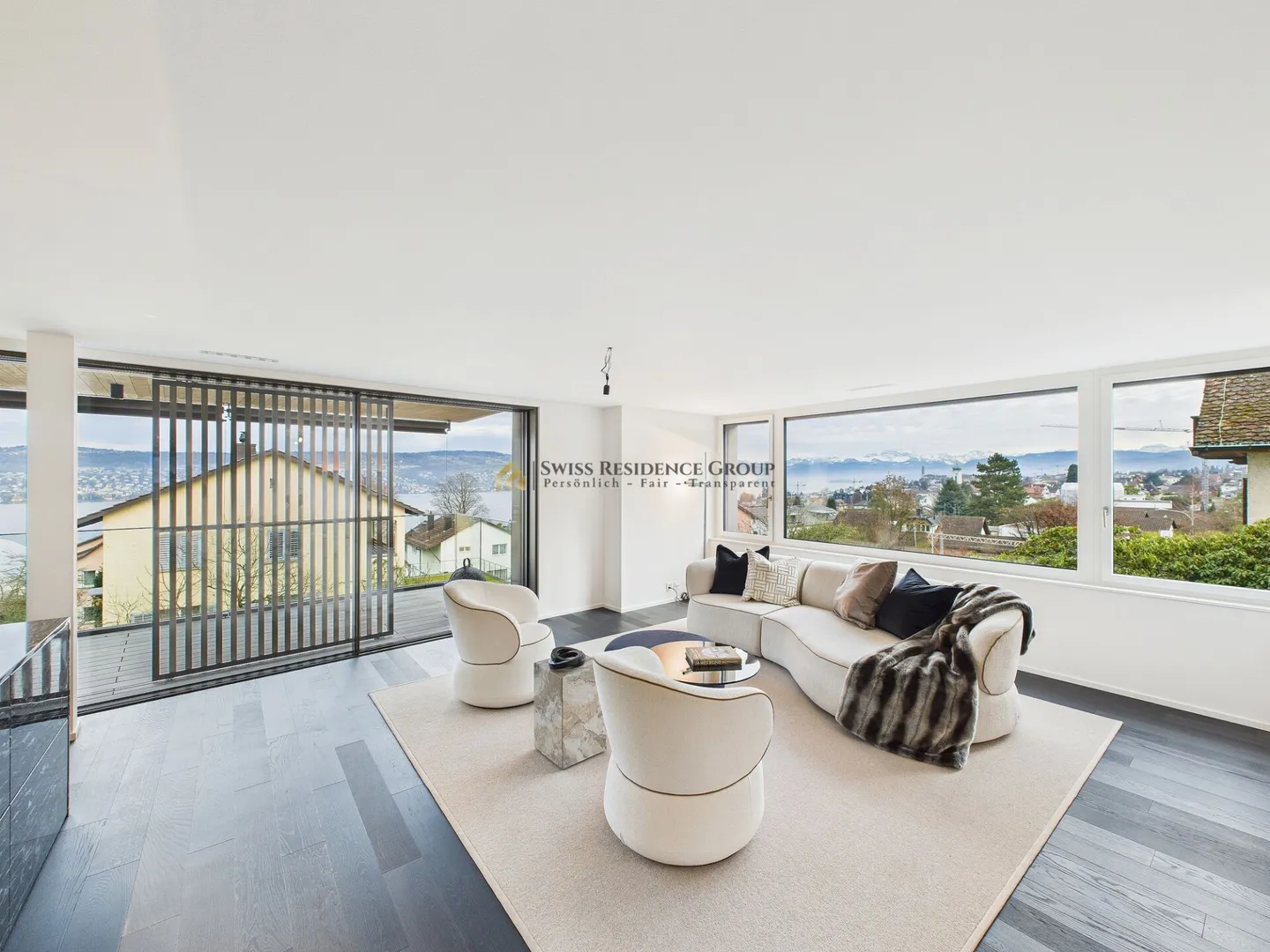 Vivre privilégié au bord du lac de Zurich avec : résidence de 5,5 pièces avec piscine privée, jardin, vue sur le lac et les montagnes - Photo 8 sur 16