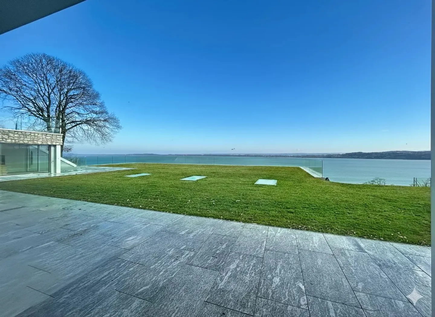Contemporary Property of 600 m² with Panoramic Lake View - Photo 12 of 13