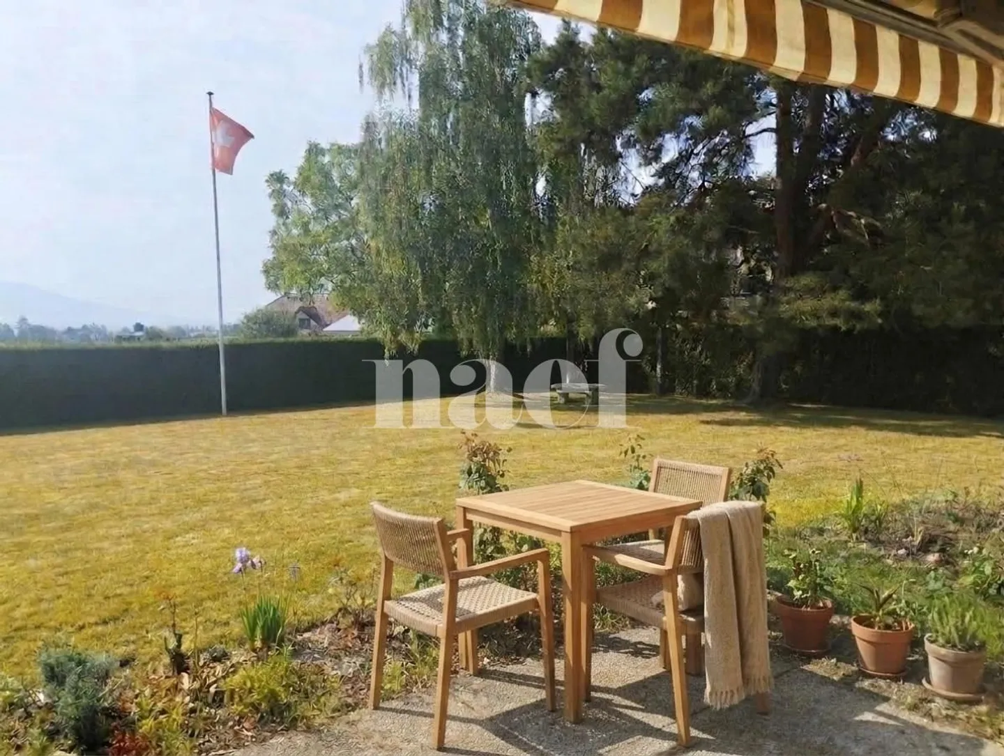 Detached house with 4.5 rooms, fireplace and garden - Photo 1 of 8