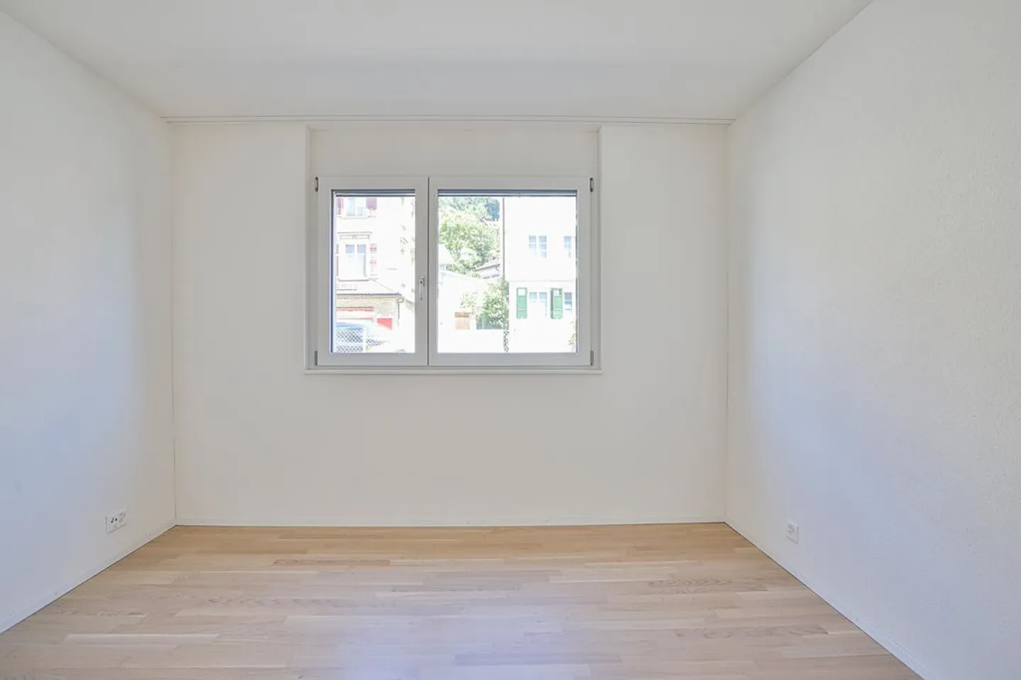 APPARTAMENTO MODERNO 3.5 STANZE CON VISTA SUL VERDE - Foto 3 di 9