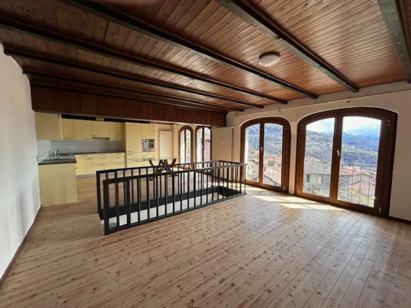 GRANDE MAISON AVEC DEUX APPARTEMENTS - JARDIN ET VUE SPECTACULAIRE - Photo 17 sur 27