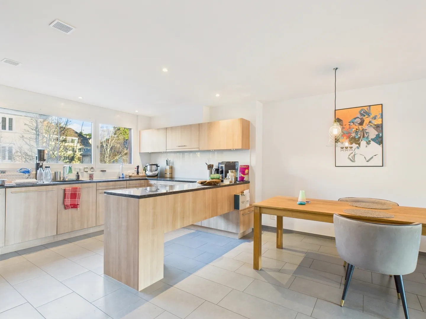 Appartement moderne de 3,5 pièces dans un emplacement central à Zurich - Photo 2 sur 10