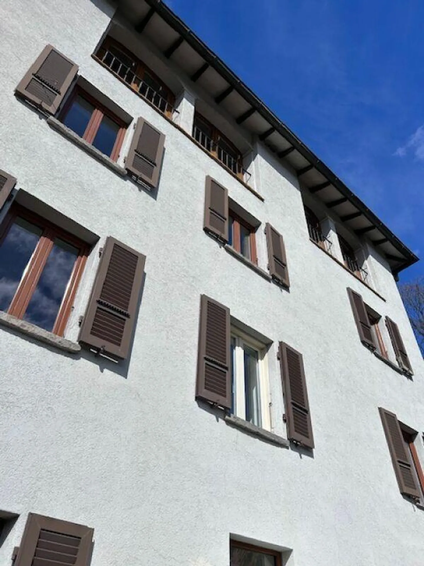 GRANDE MAISON AVEC DEUX APPARTEMENTS - JARDIN ET VUE SPECTACULAIRE - Photo 25 sur 27