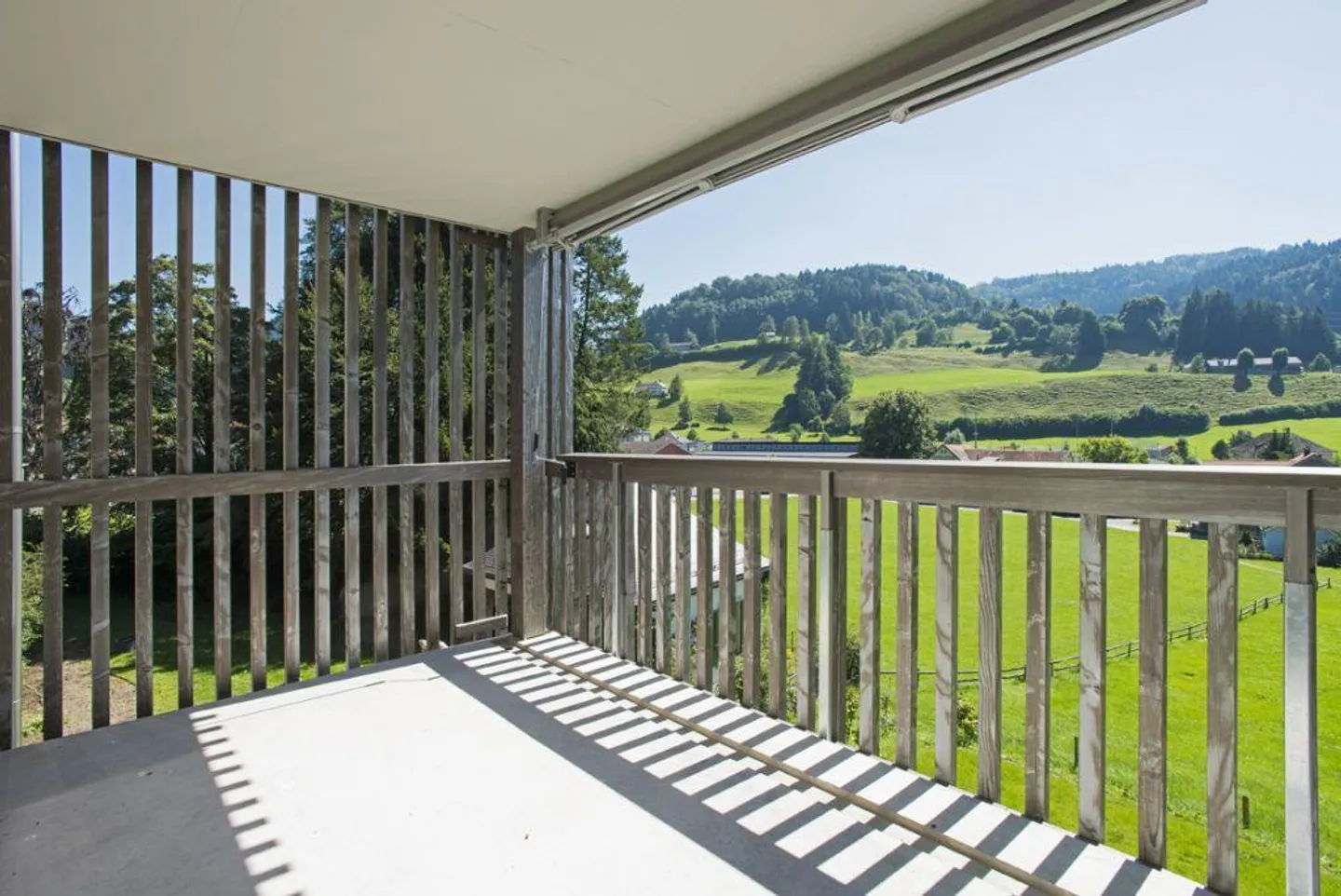 APPARTAMENTO MODERNO 3.5 STANZE CON VISTA SUL VERDE - Foto 7 di 9