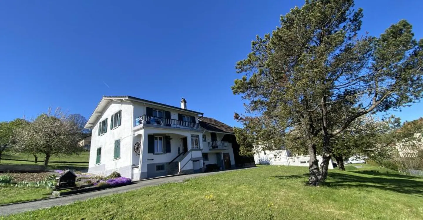 Maison Familiale avec Deux Appartements - Photo 1 sur 13