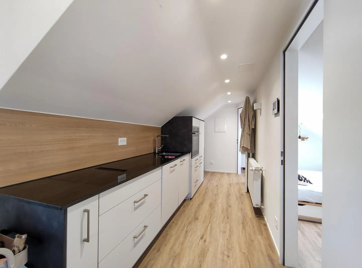 Appartamento mansardato ristrutturato moderno di 2 stanze - Foto 2 di 12