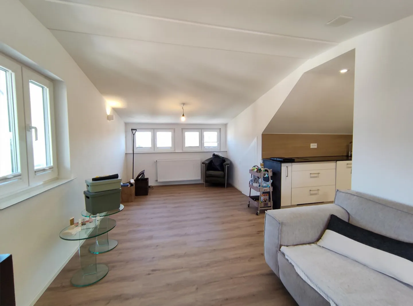 Appartamento mansardato ristrutturato moderno di 2 stanze - Foto 3 di 12