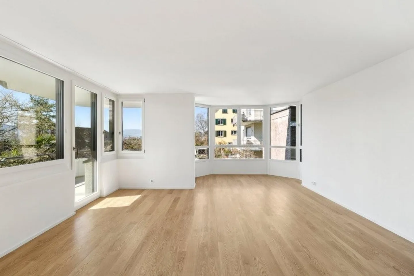 Modernes Apartment mit Balkon - Foto 4 von 8