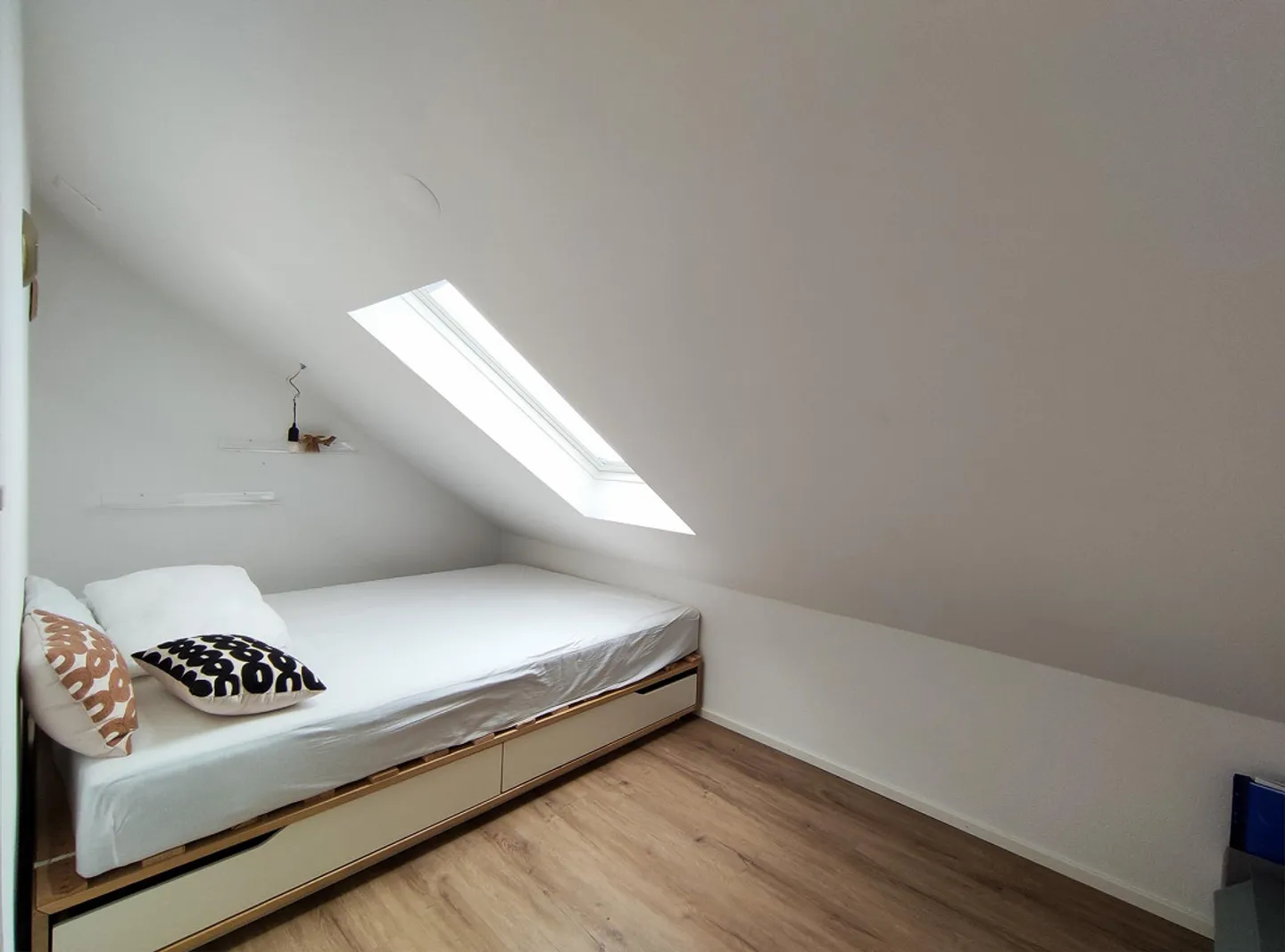 Appartamento mansardato ristrutturato moderno di 2 stanze - Foto 5 di 12