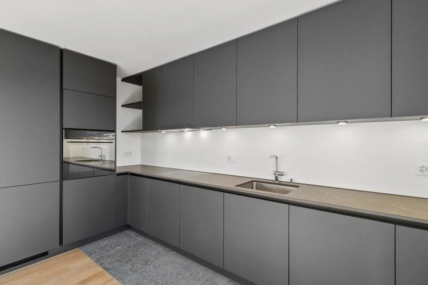 Modernes Apartment mit Balkon - Foto 6 von 8