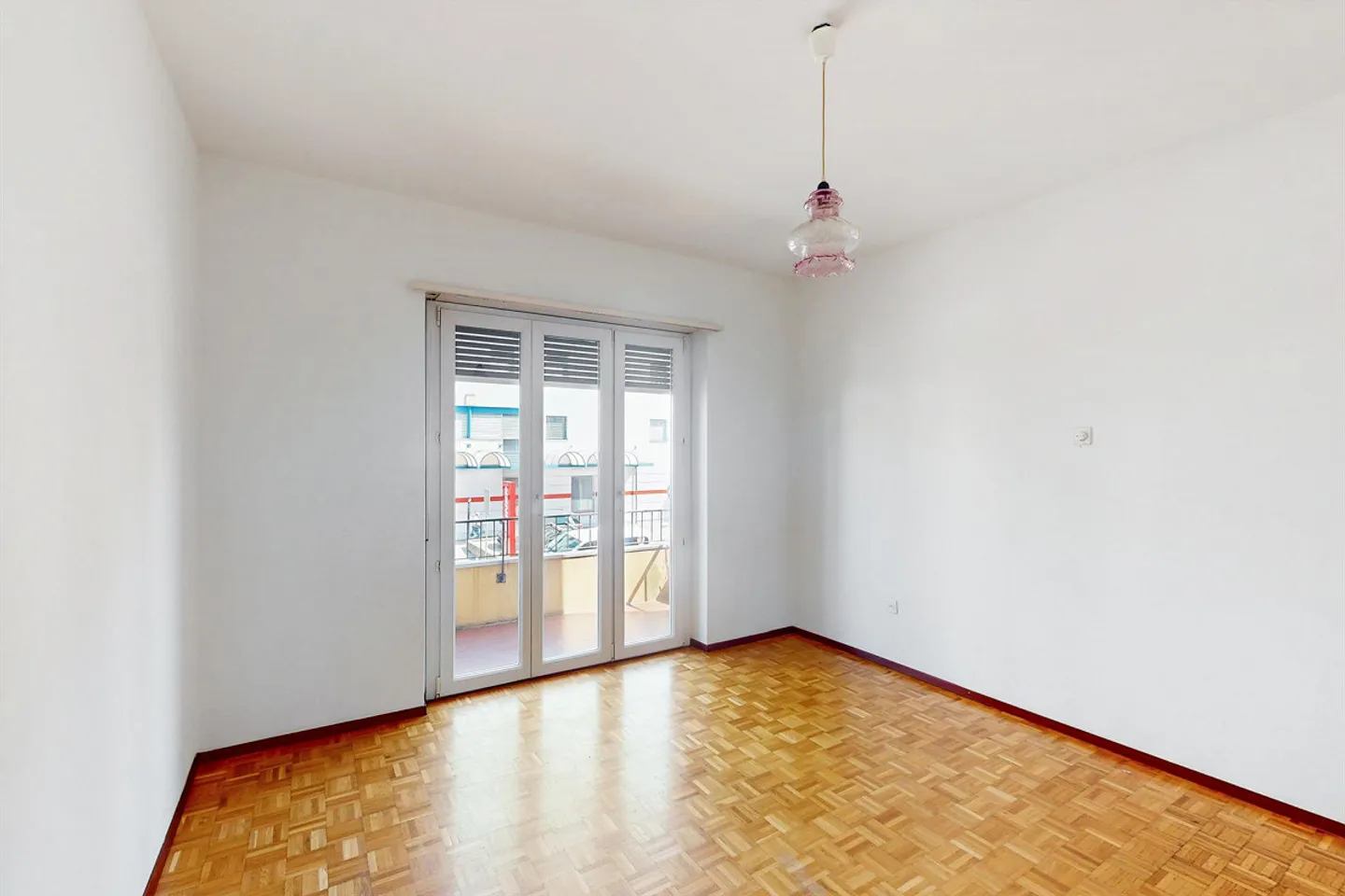 Living at the highest level: Bright 3.5-room apartment in a strategic location - Photo 1 of 9