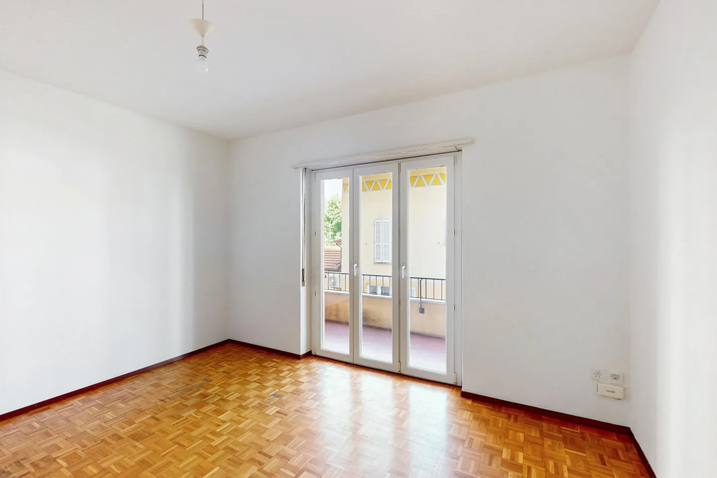 Living at the highest level: Bright 3.5-room apartment in a strategic location - Photo 3 of 9