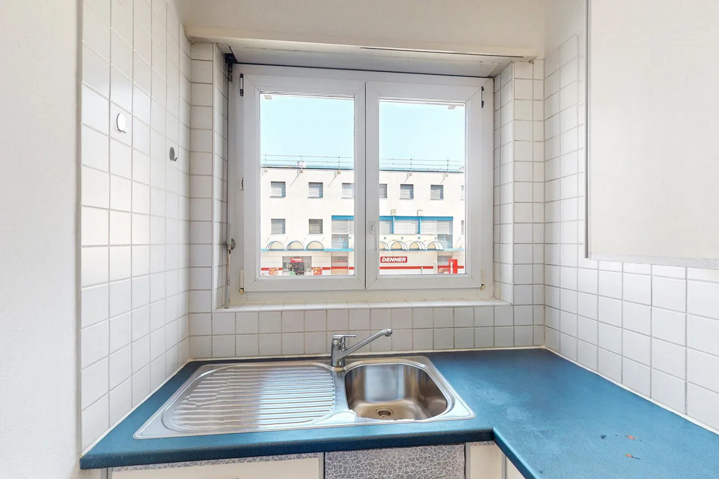 Living at the highest level: Bright 3.5-room apartment in a strategic location - Photo 7 of 9