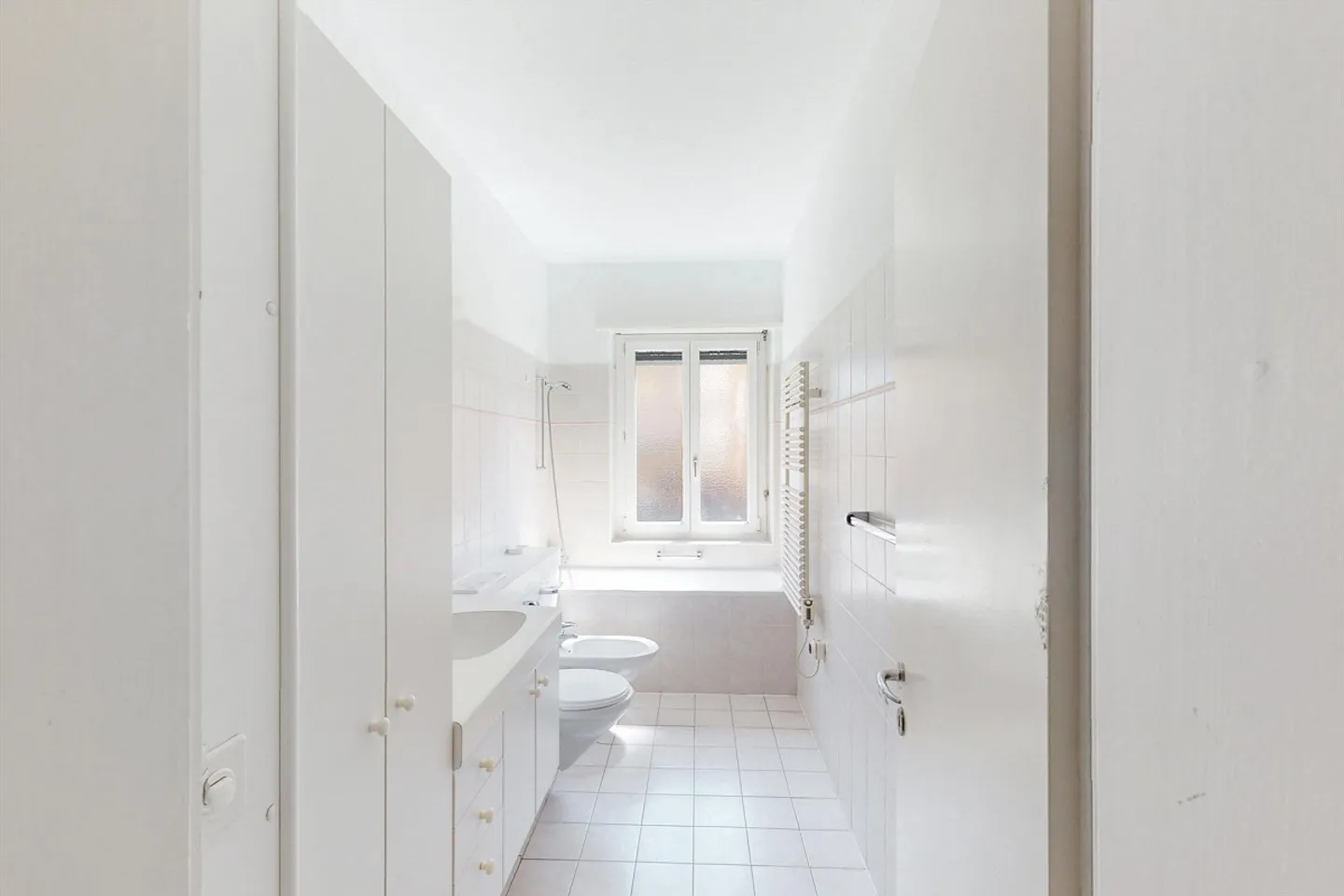 Living at the highest level: Bright 3.5-room apartment in a strategic location - Photo 8 of 9