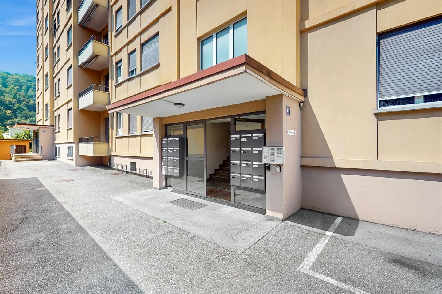 Living at the highest level: Bright 3.5-room apartment in a strategic location - Photo 9 of 9