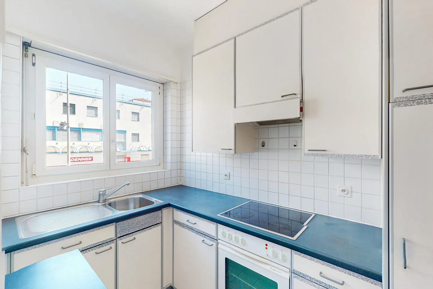 Living at the highest level: Bright 3.5-room apartment in a strategic location - Photo 6 of 9