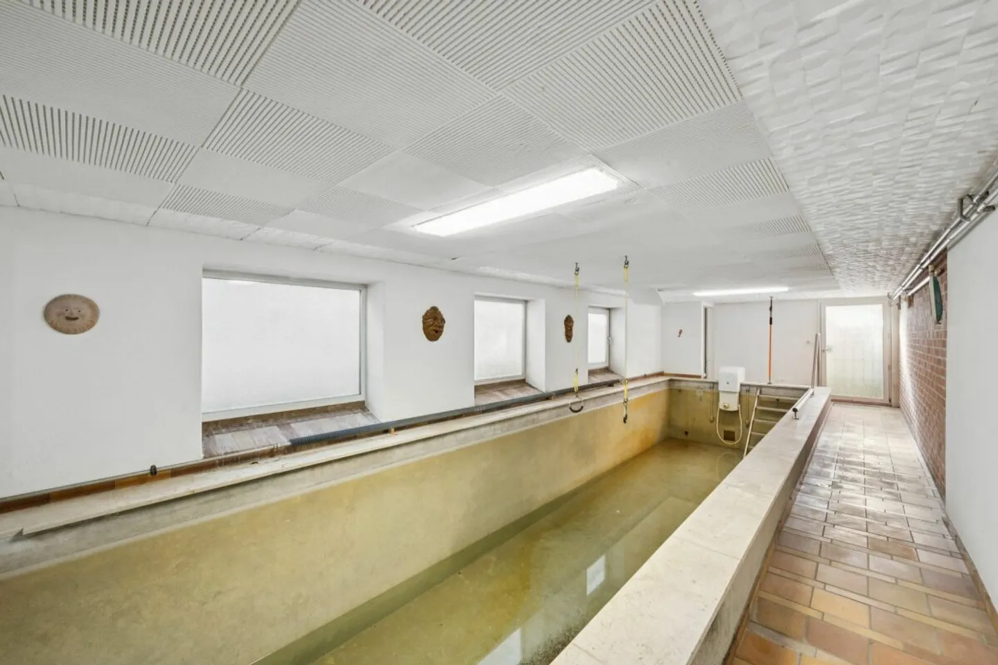 Affascinante casa atrium di 6 1/2 stanze con piscina interna e garage in una posizione privilegiata - Foto 11 di 12