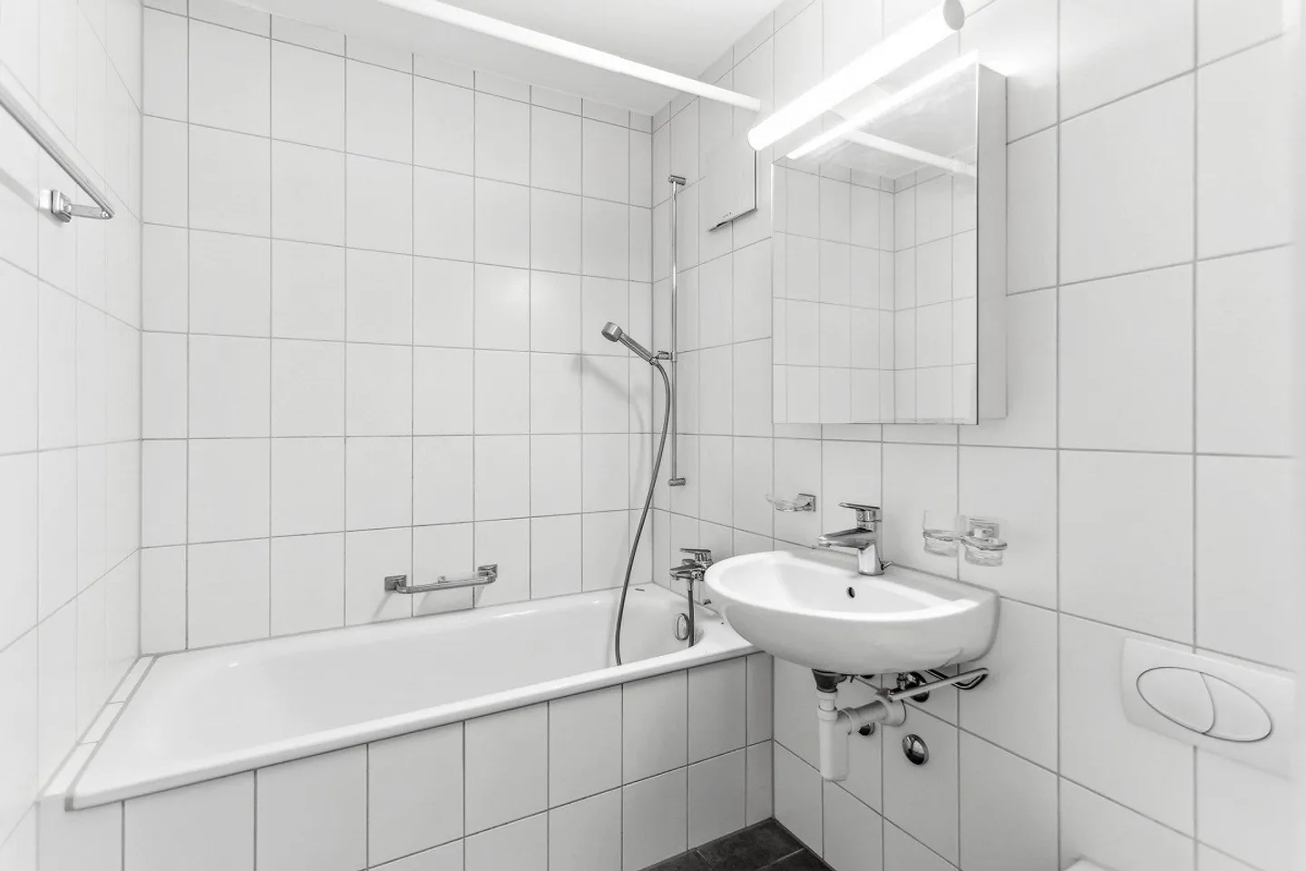 Spacious 2-room apartment for rent! - Photo 4 of 6