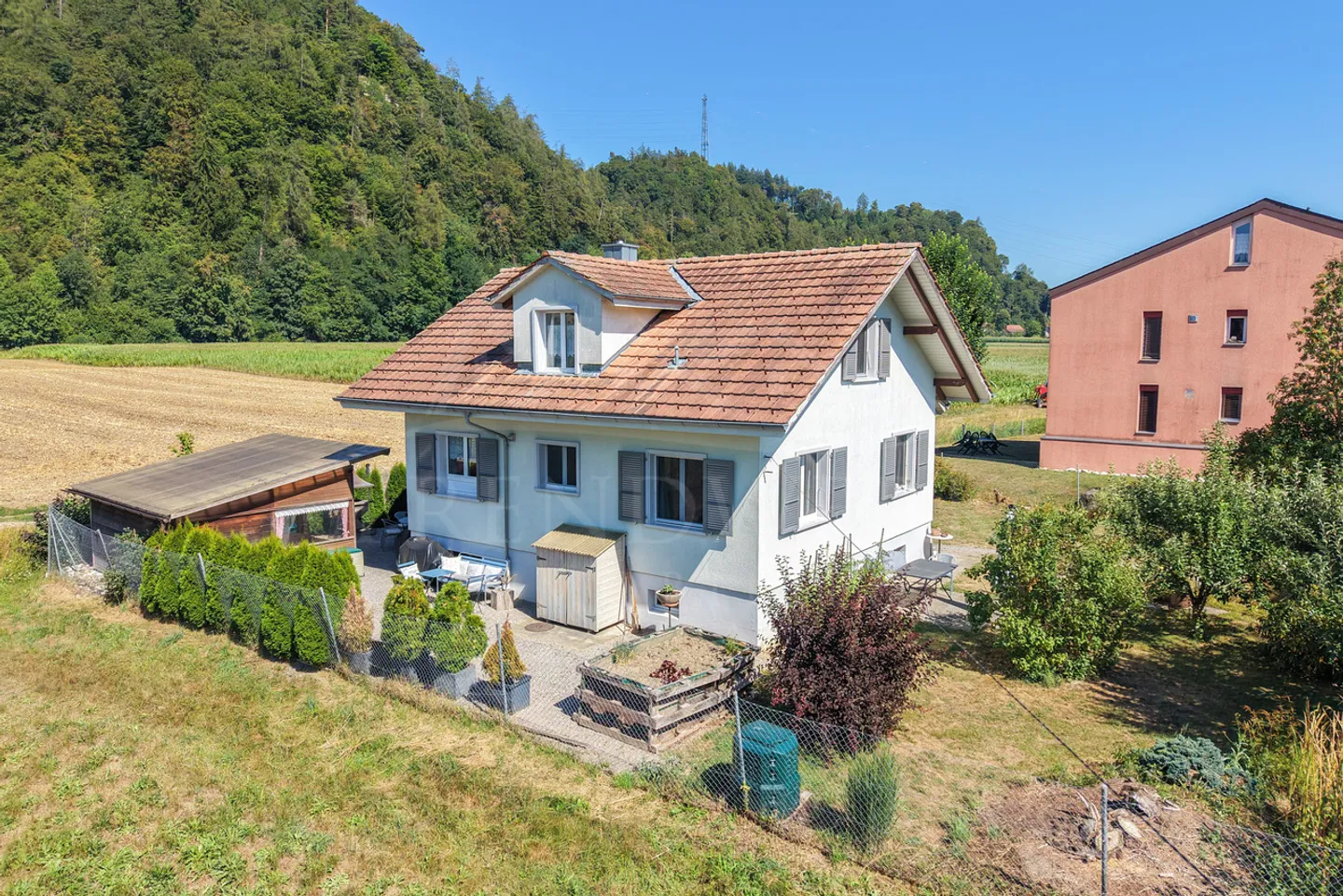 Casa unifamiliare con gioiello del giardino alla periferia di Lützelflüh - Foto 1 di 16
