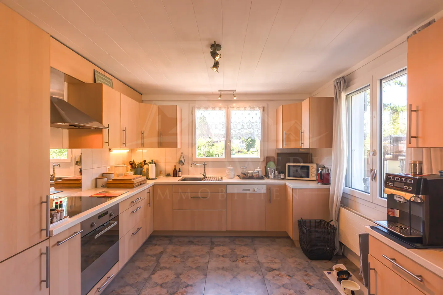Casa unifamiliare con gioiello del giardino alla periferia di Lützelflüh - Foto 3 di 16