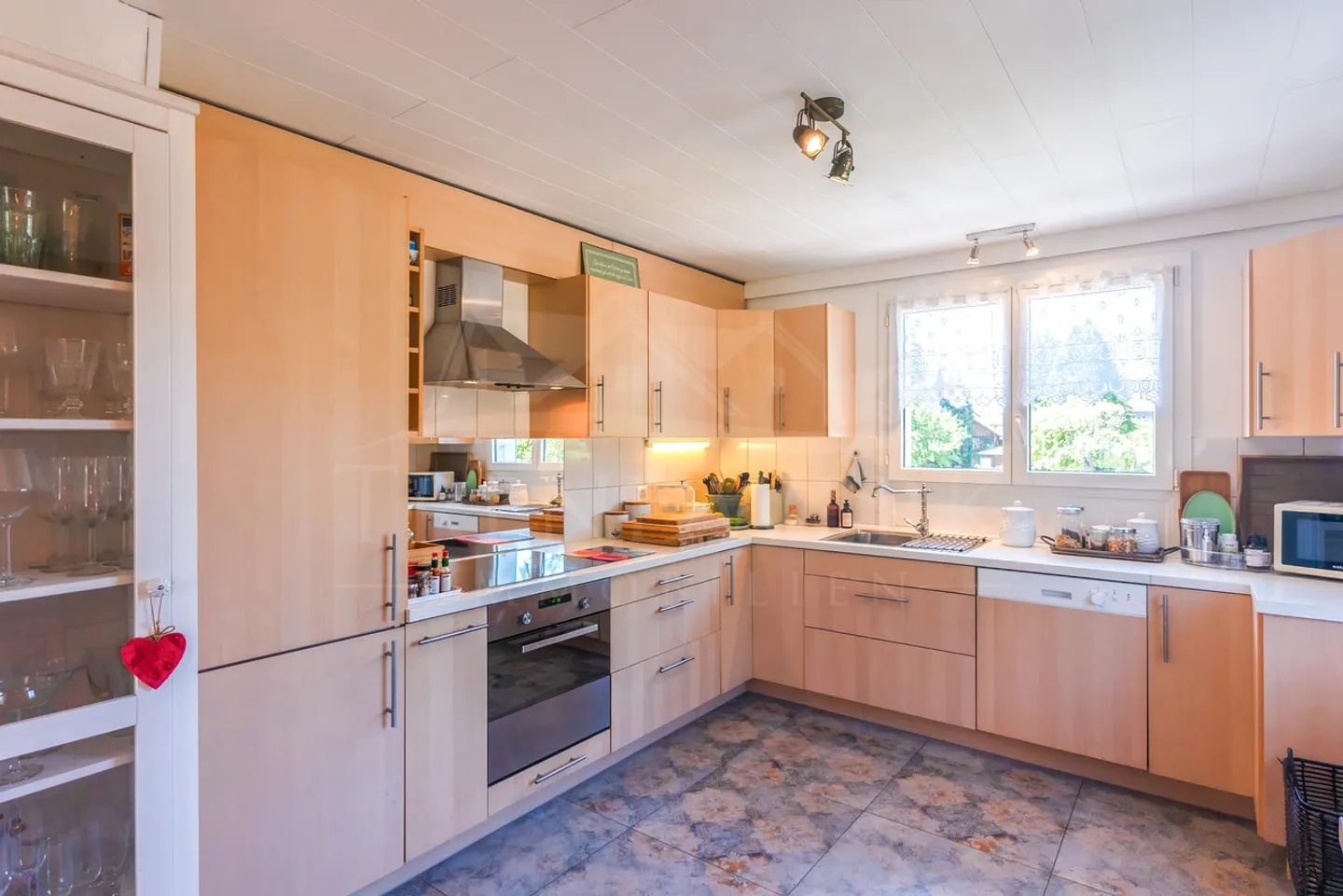 Casa unifamiliare con gioiello del giardino alla periferia di Lützelflüh - Foto 4 di 16