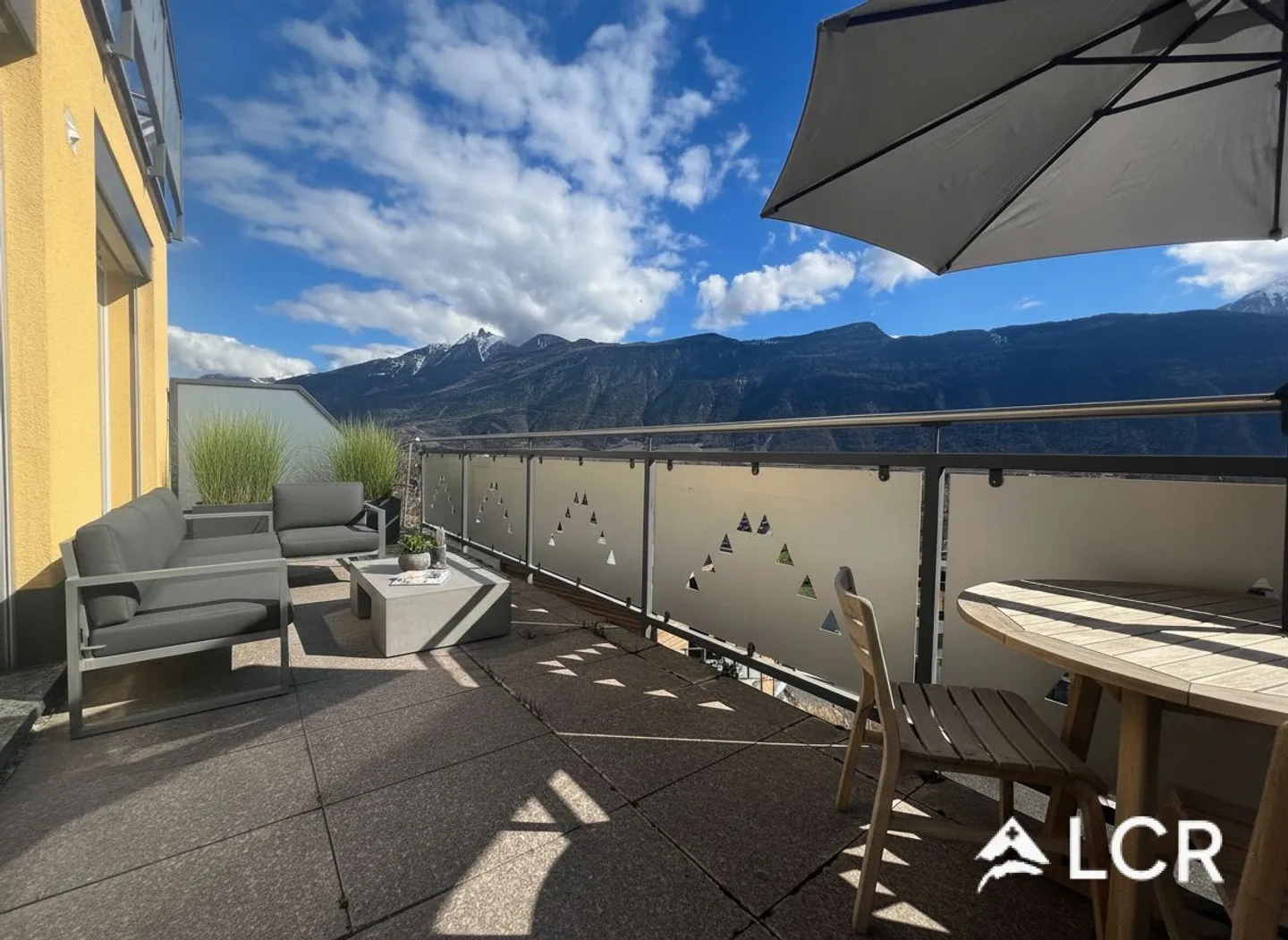 Very beautiful semi-detached house with stunning views - Photo 1 of 13
