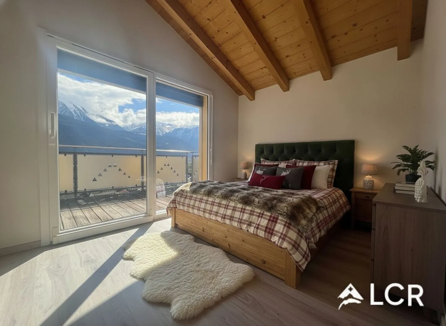 Very beautiful semi-detached house with stunning views - Photo 4 of 13