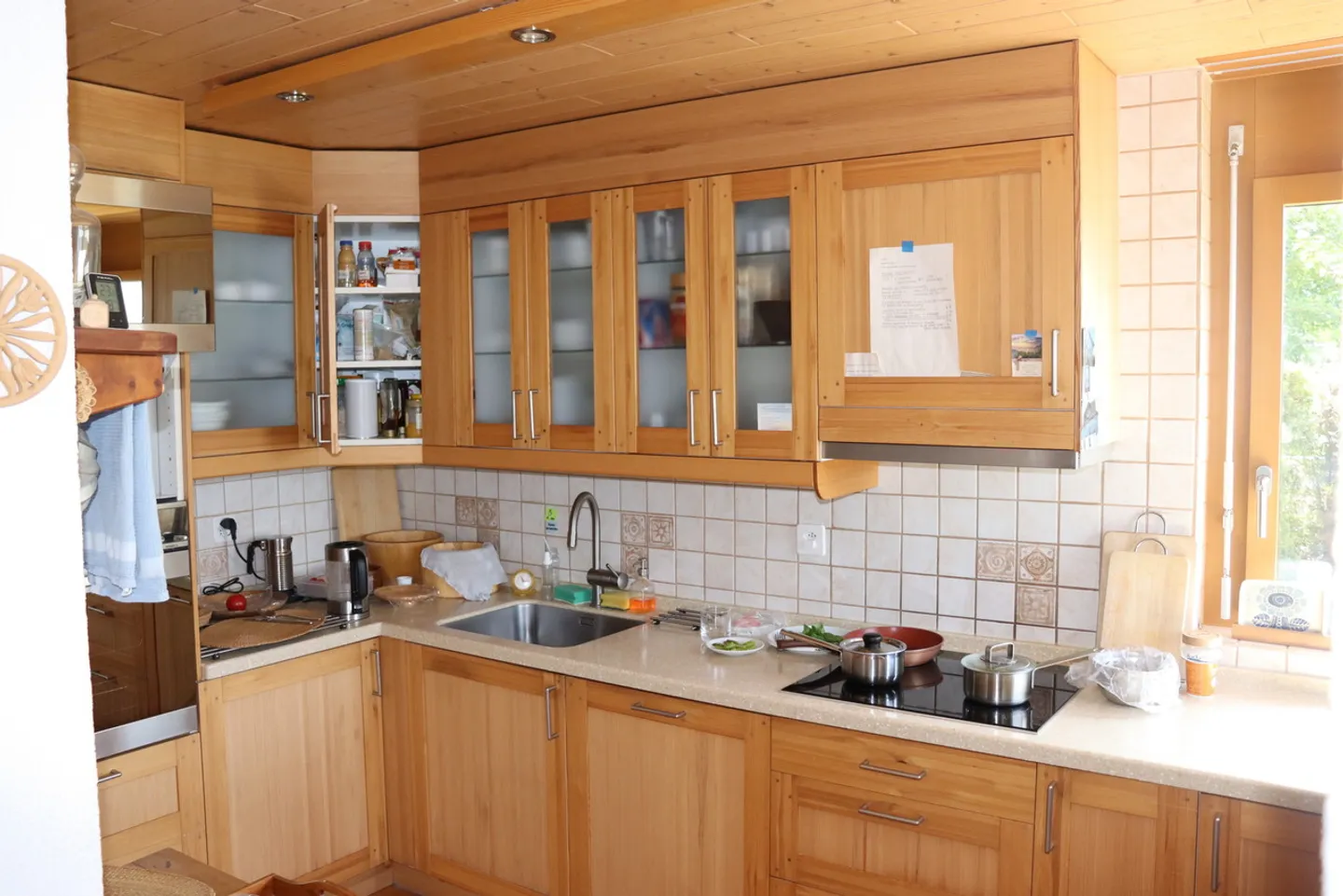 Incantevole casa di 4,5 stanze con vista lago e terrazza a Gunten! - Foto 4 di 13