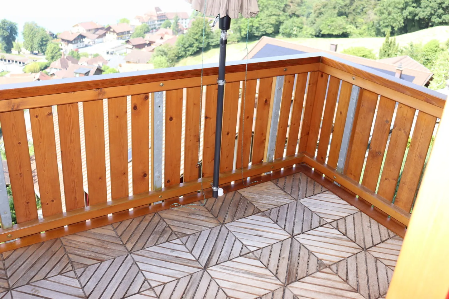 Incantevole casa di 4,5 stanze con vista lago e terrazza a Gunten! - Foto 10 di 13