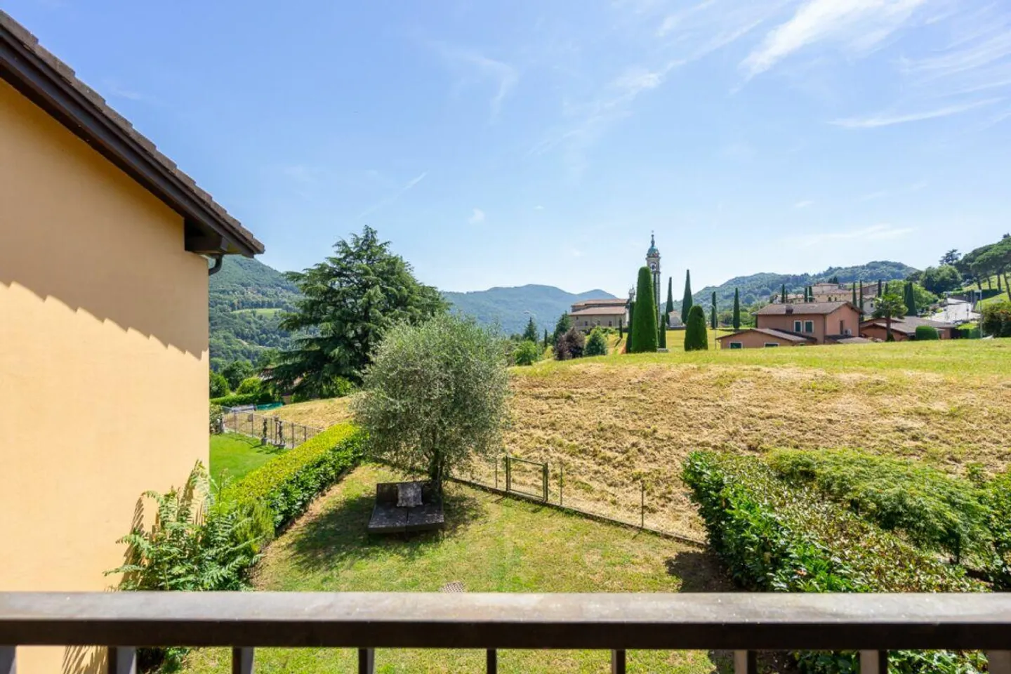 COLLINA D'ORO - CASA CON GIARDINO IN UNA DELLE ZONE PIÙ RICERCATE DI LUGANO - Foto 6 di 10