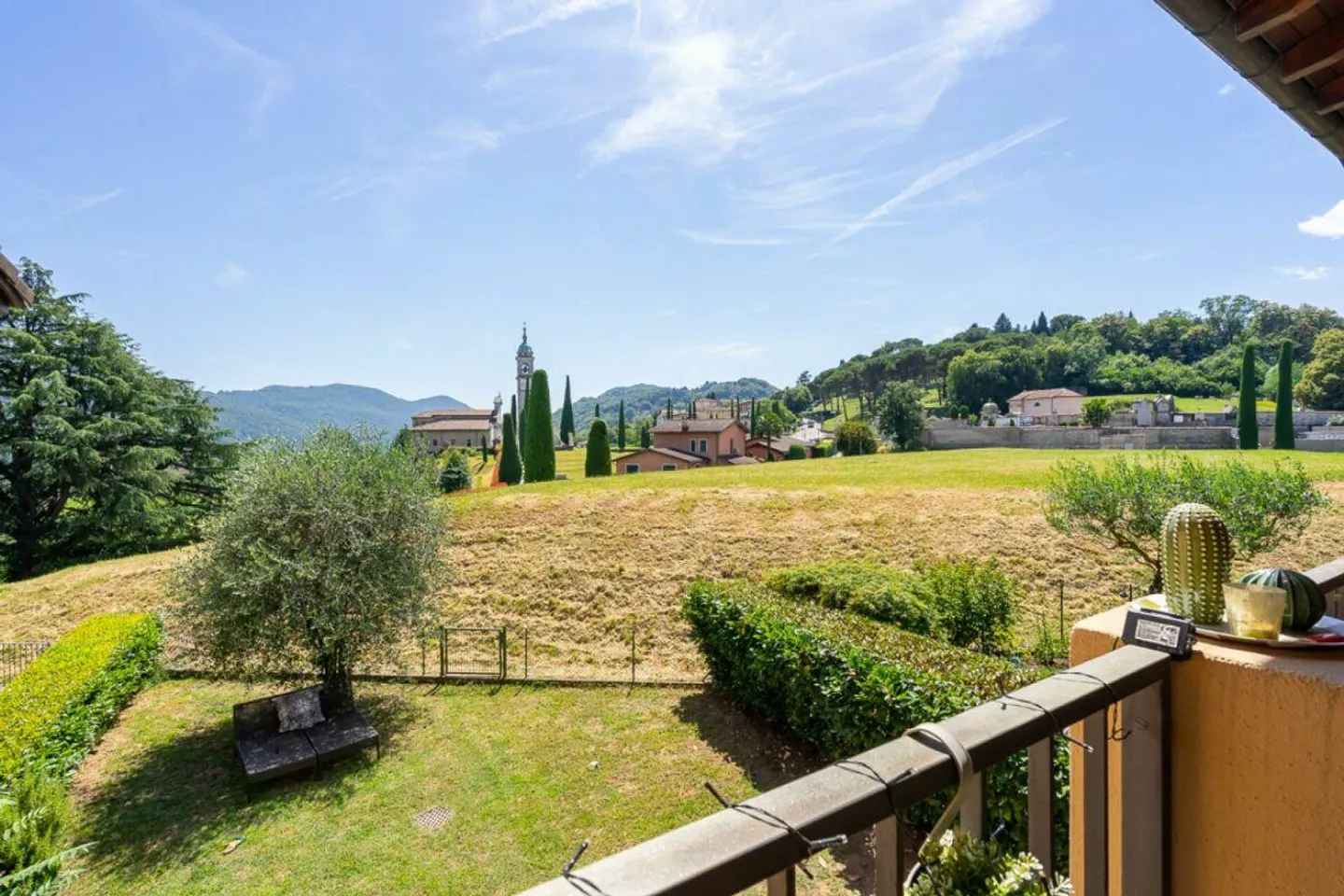 COLLINA D'ORO - CASA CON GIARDINO IN UNA DELLE ZONE PIÙ RICERCATE DI LUGANO - Foto 7 di 10