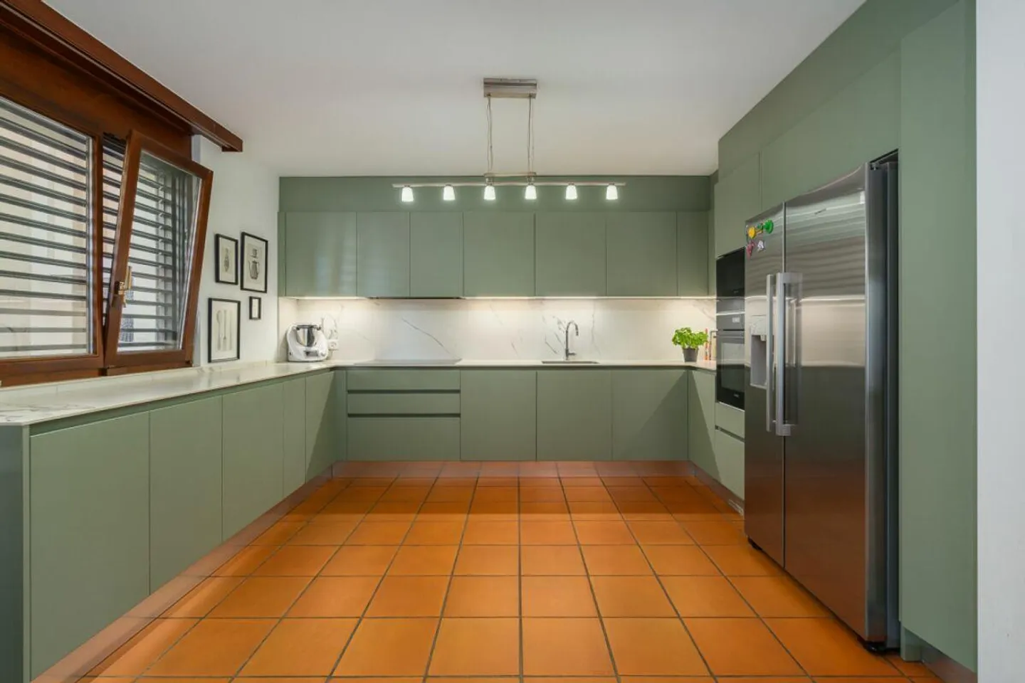 COLLINA D'ORO - CASA CON GIARDINO IN UNA DELLE ZONE PIÙ RICERCATE DI LUGANO - Foto 2 di 10