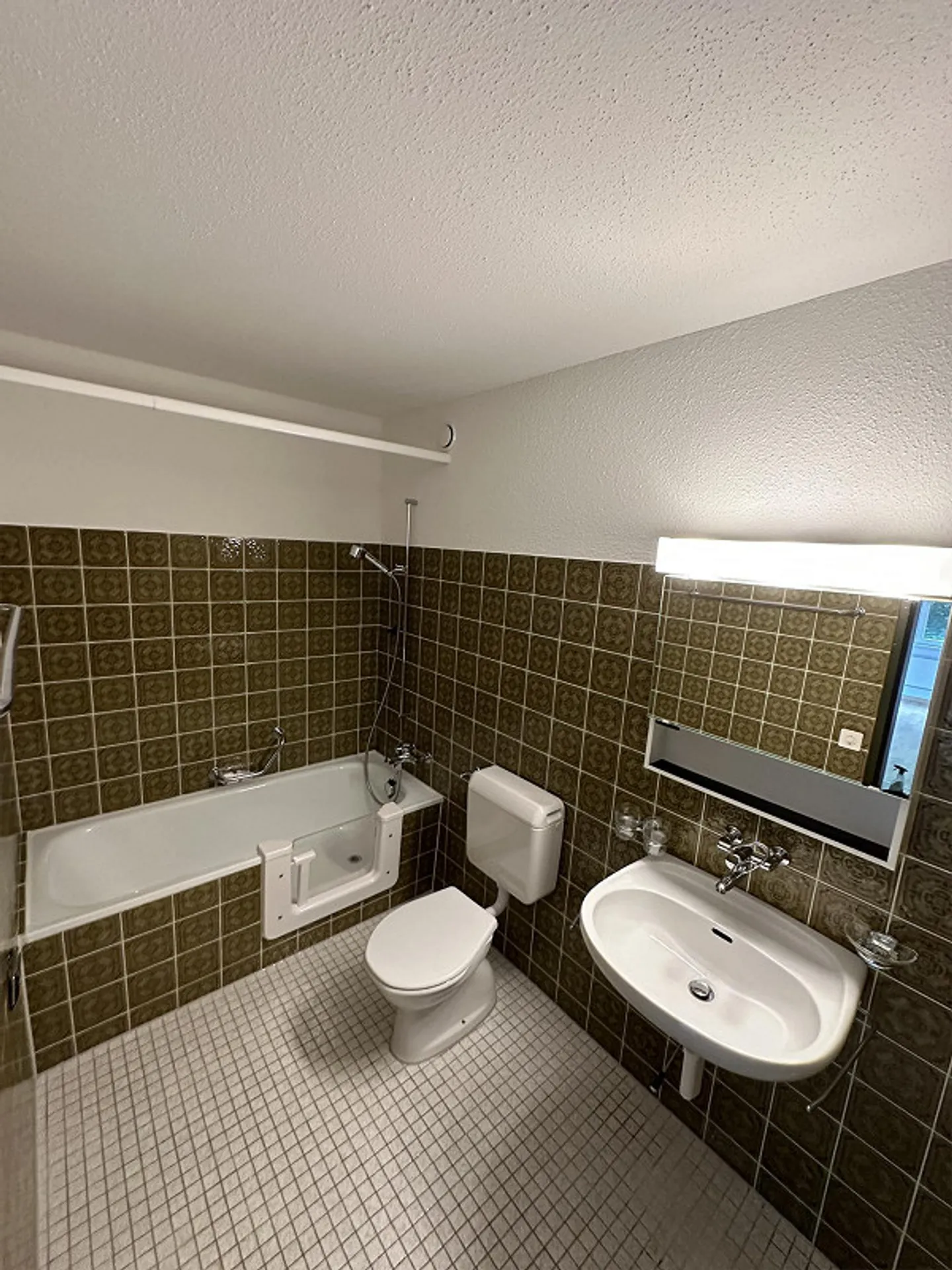 Appartement 2.0 pièces avec belle vue - Photo 3 sur 10