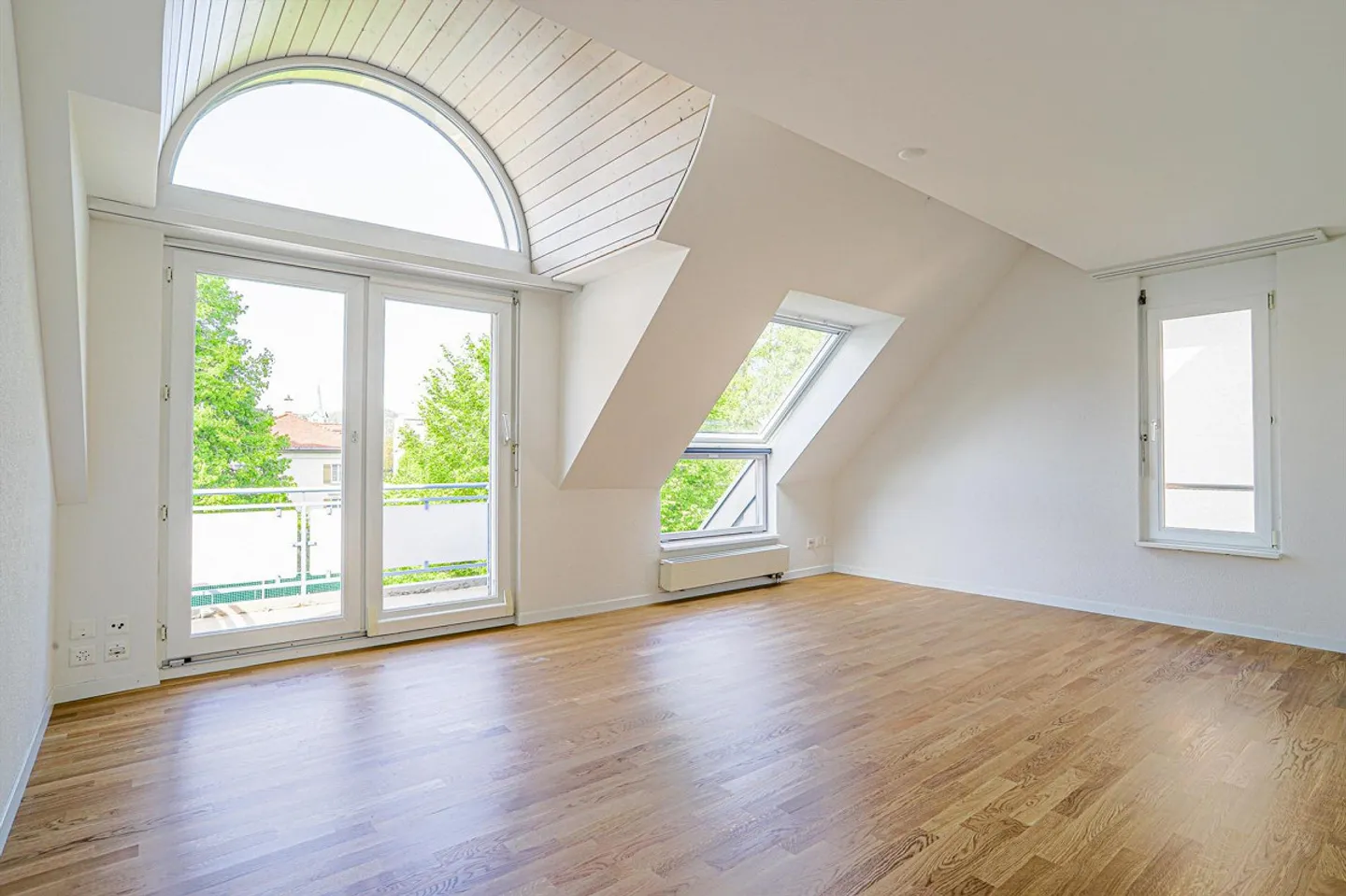 LUMINEUX - MODERNE - CENTRALEMENT SITUÉ - Photo 1 sur 13