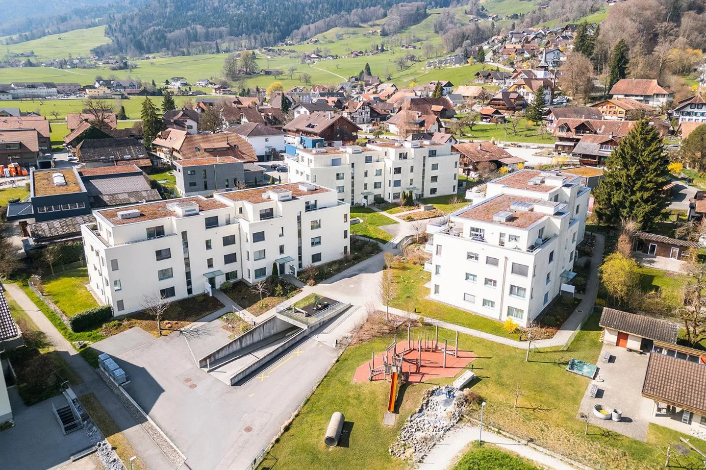 Appartamento luminoso di 4,5 stanze al piano terra a Wattenwil - Foto 3 di 21