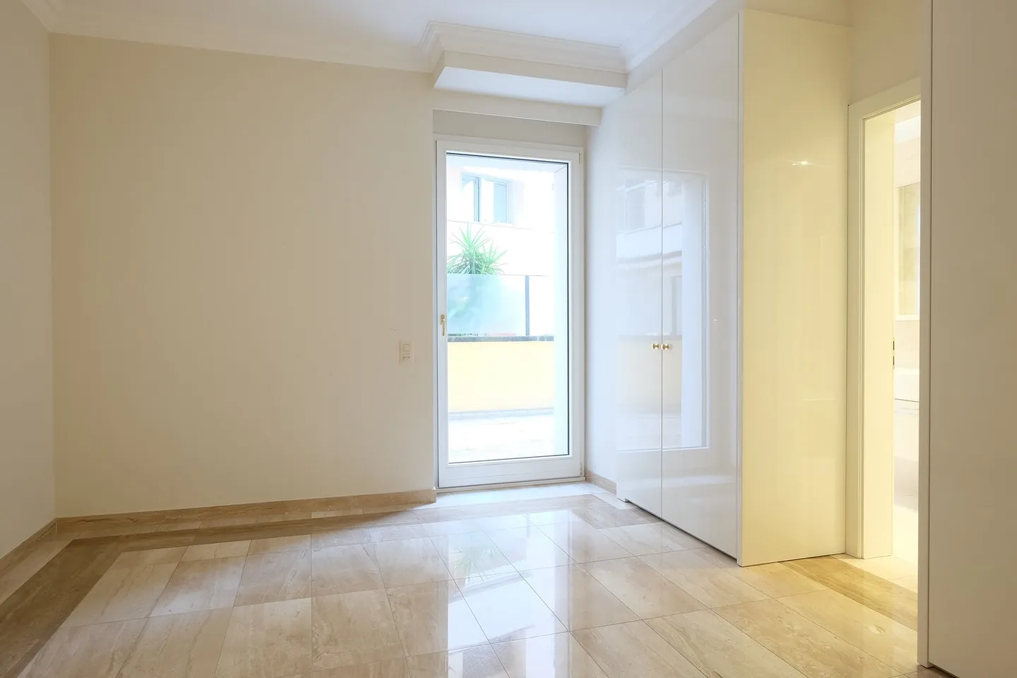 High Standard Rental Apartment, Lugano Lake Promenade, 2nd Floor - Photo 4 of 19