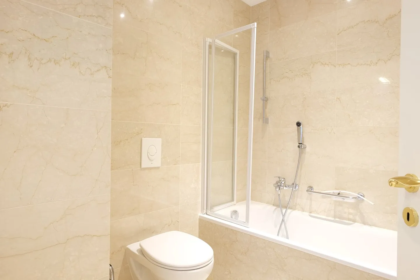 High Standard Rental Apartment, Lugano Lake Promenade, 2nd Floor - Photo 6 of 19