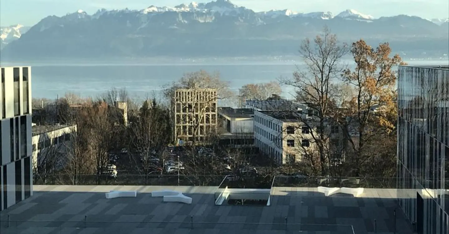 Bureau Moderne avec Vue sur le Lac - Photo 4 sur 10