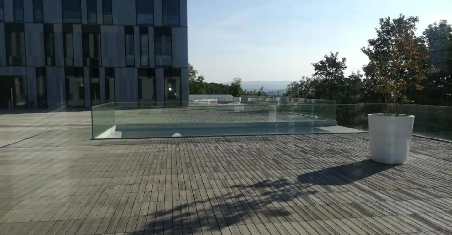 Bureau Moderne avec Vue sur le Lac - Photo 5 sur 10