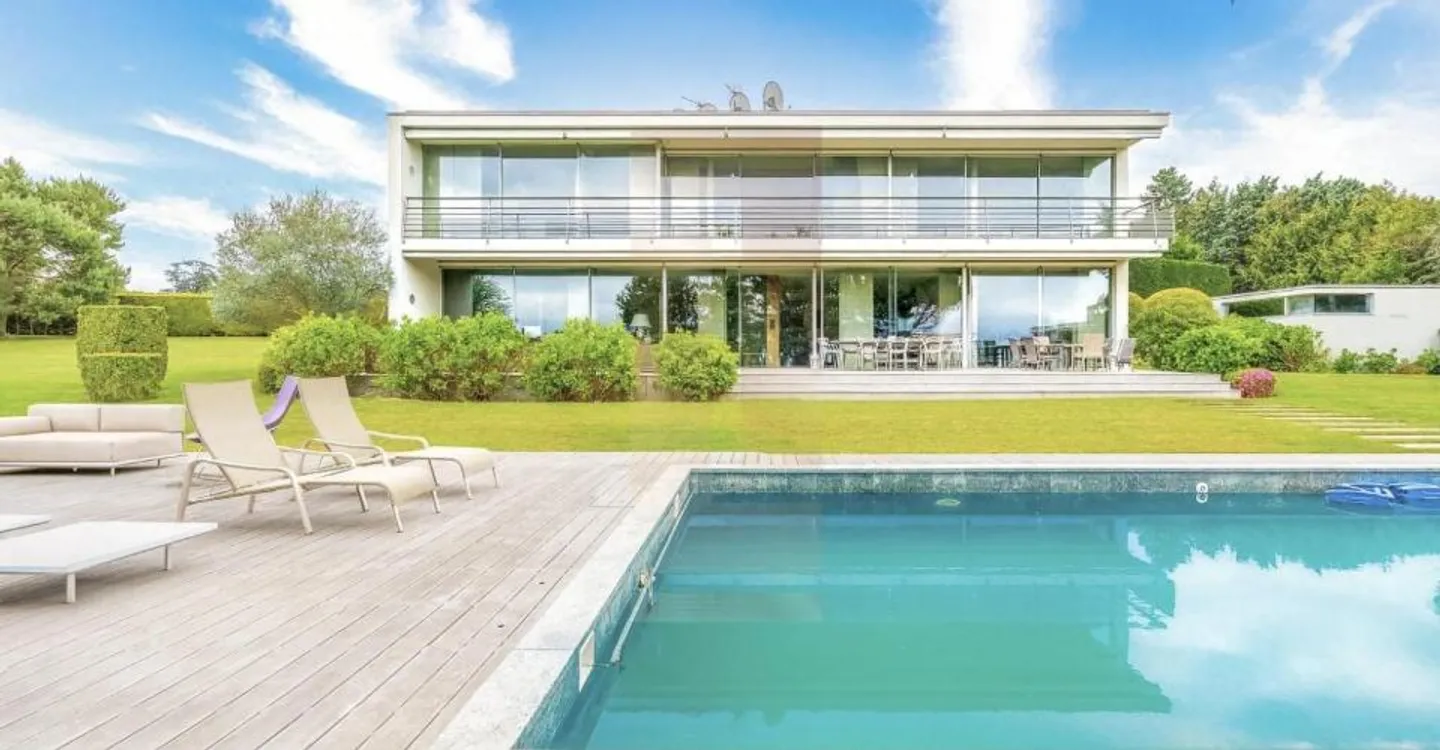 Architect-designed house in Cologny with pool and lake view - Photo 7 of 9