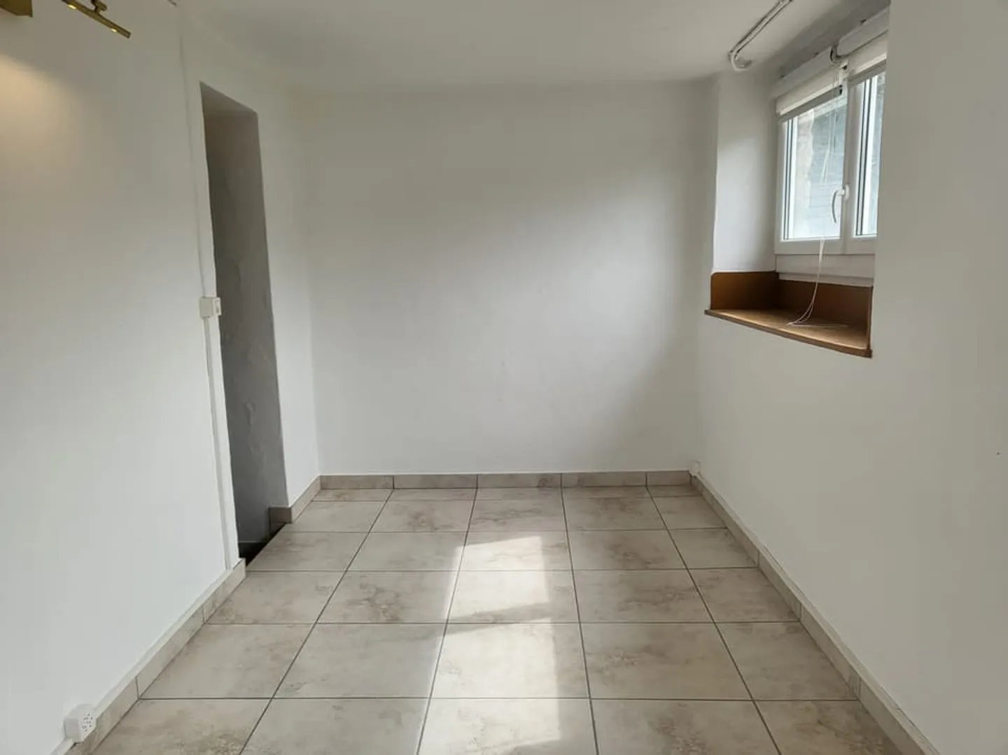 Bex: Helle und Ruhige Gewerbefläche zur Miete im Herzen von Bex - Foto 4 von 7