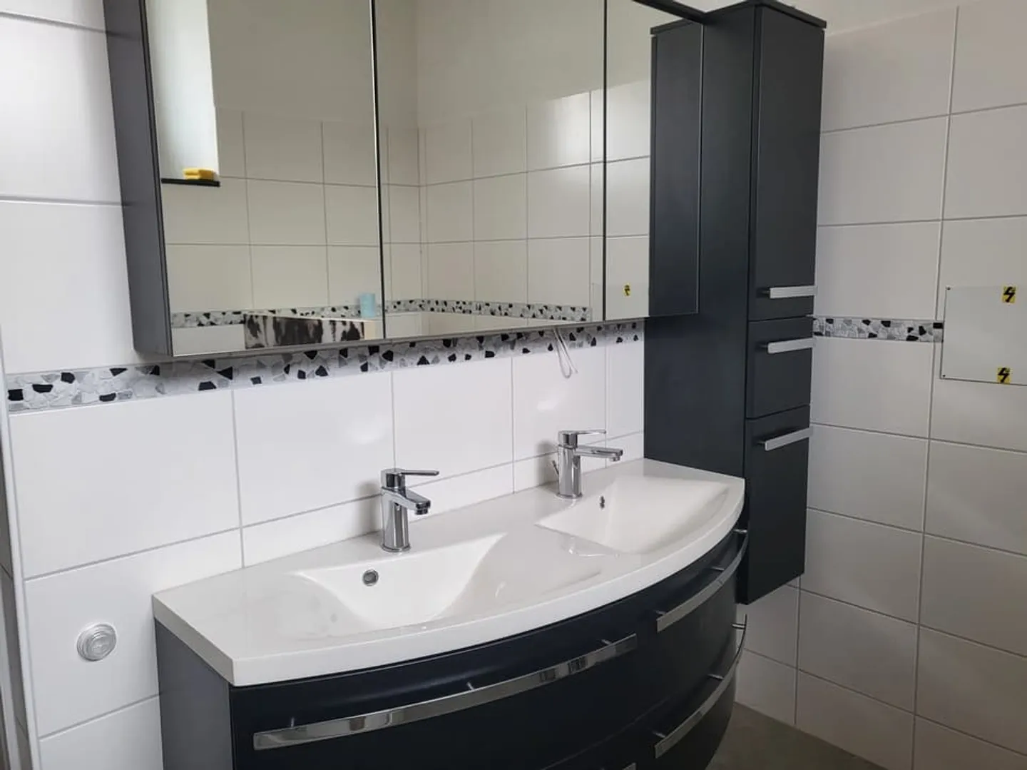 Bex: Helle und Ruhige Gewerbefläche zur Miete im Herzen von Bex - Foto 6 von 7