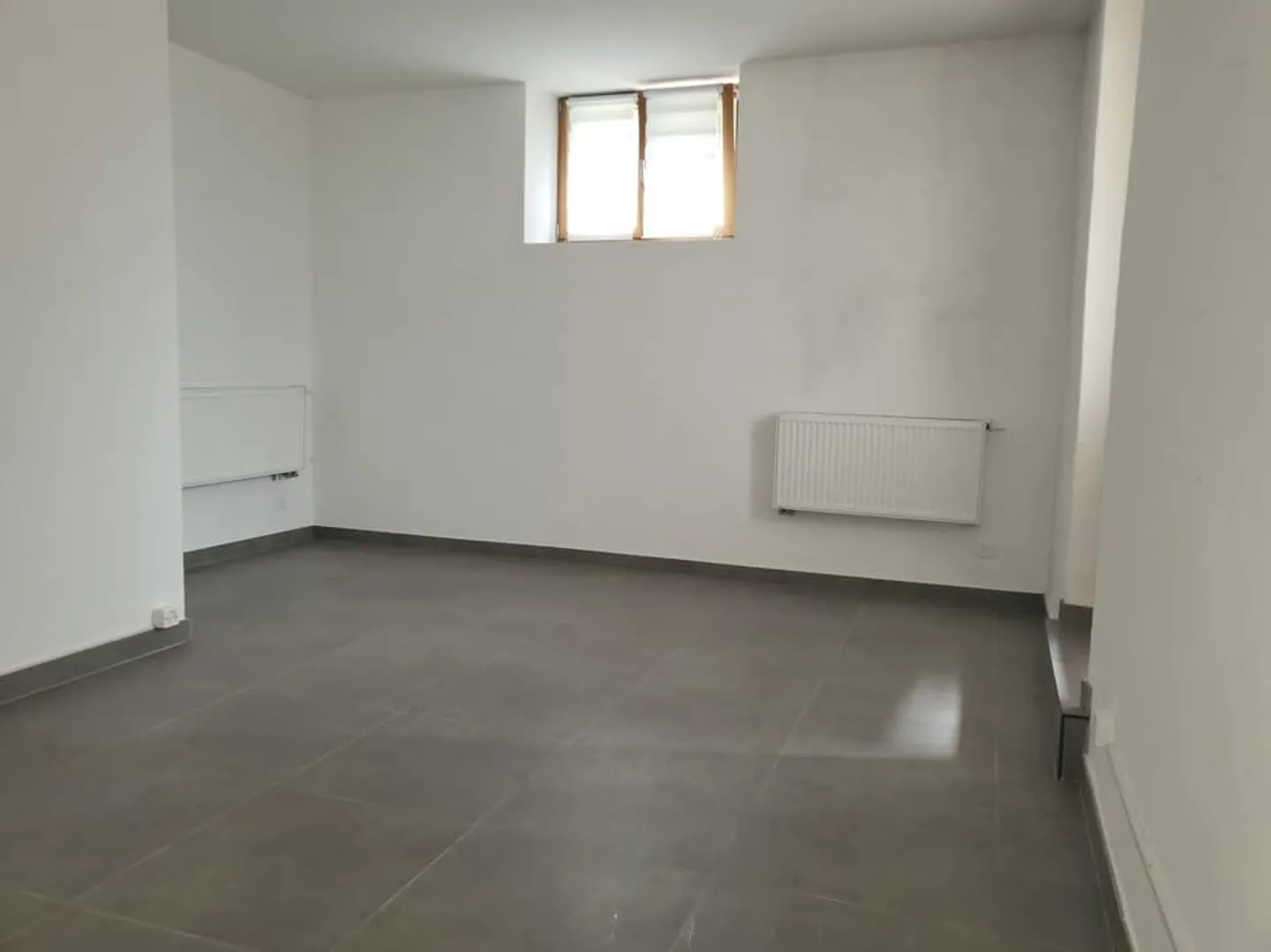 Bex: Helle und Ruhige Gewerbefläche zur Miete im Herzen von Bex - Foto 2 von 7