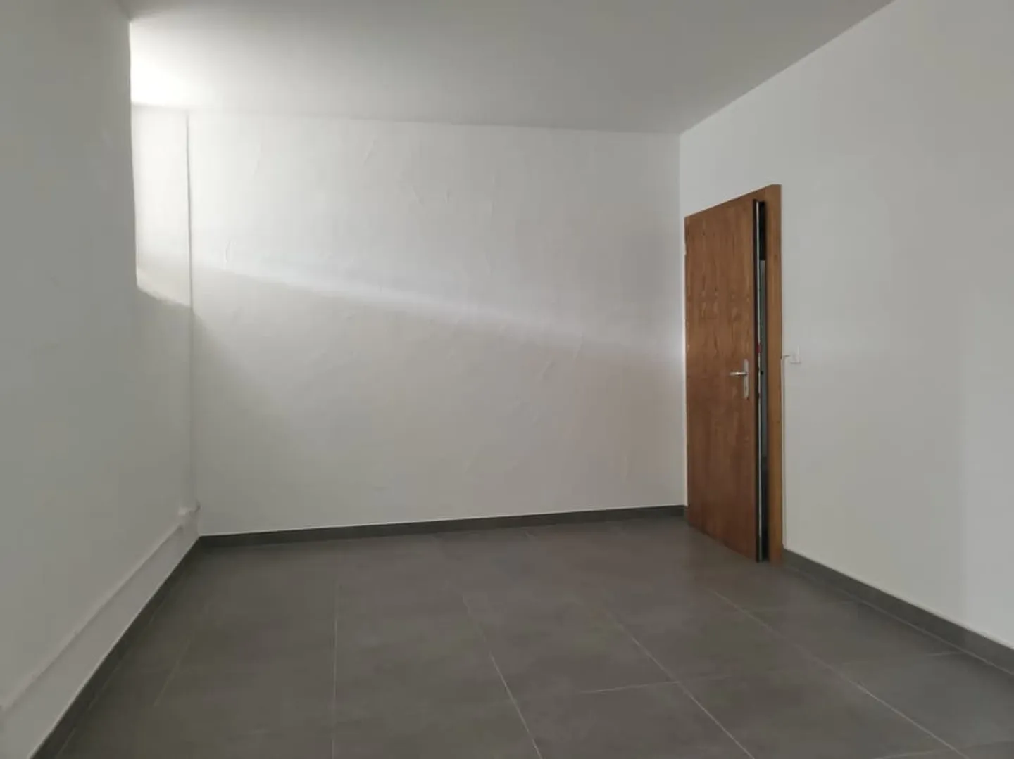 Bex: Helle und Ruhige Gewerbefläche zur Miete im Herzen von Bex - Foto 3 von 7