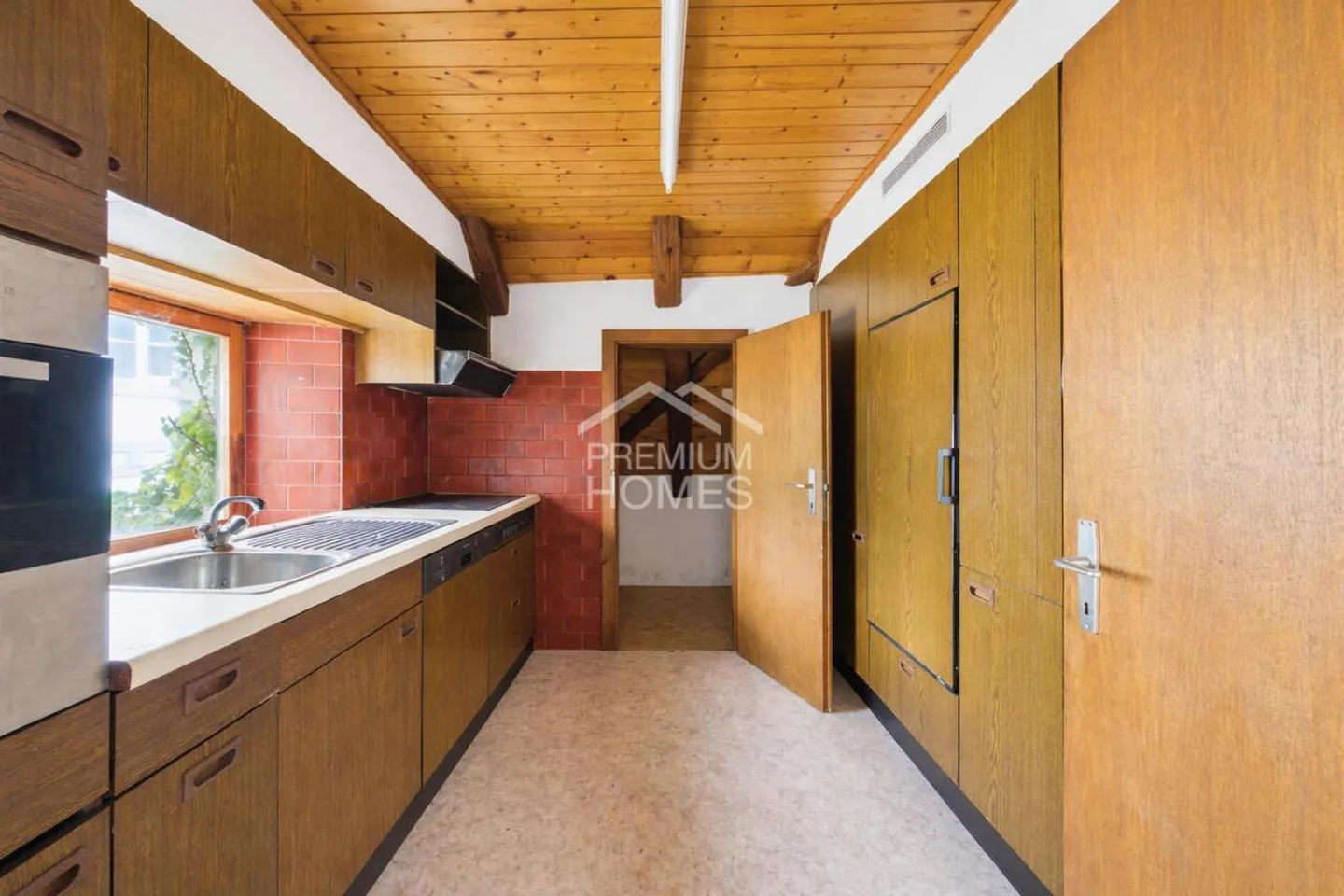 Maison Multi-Familiale avec Potentiel - Photo 3 sur 13
