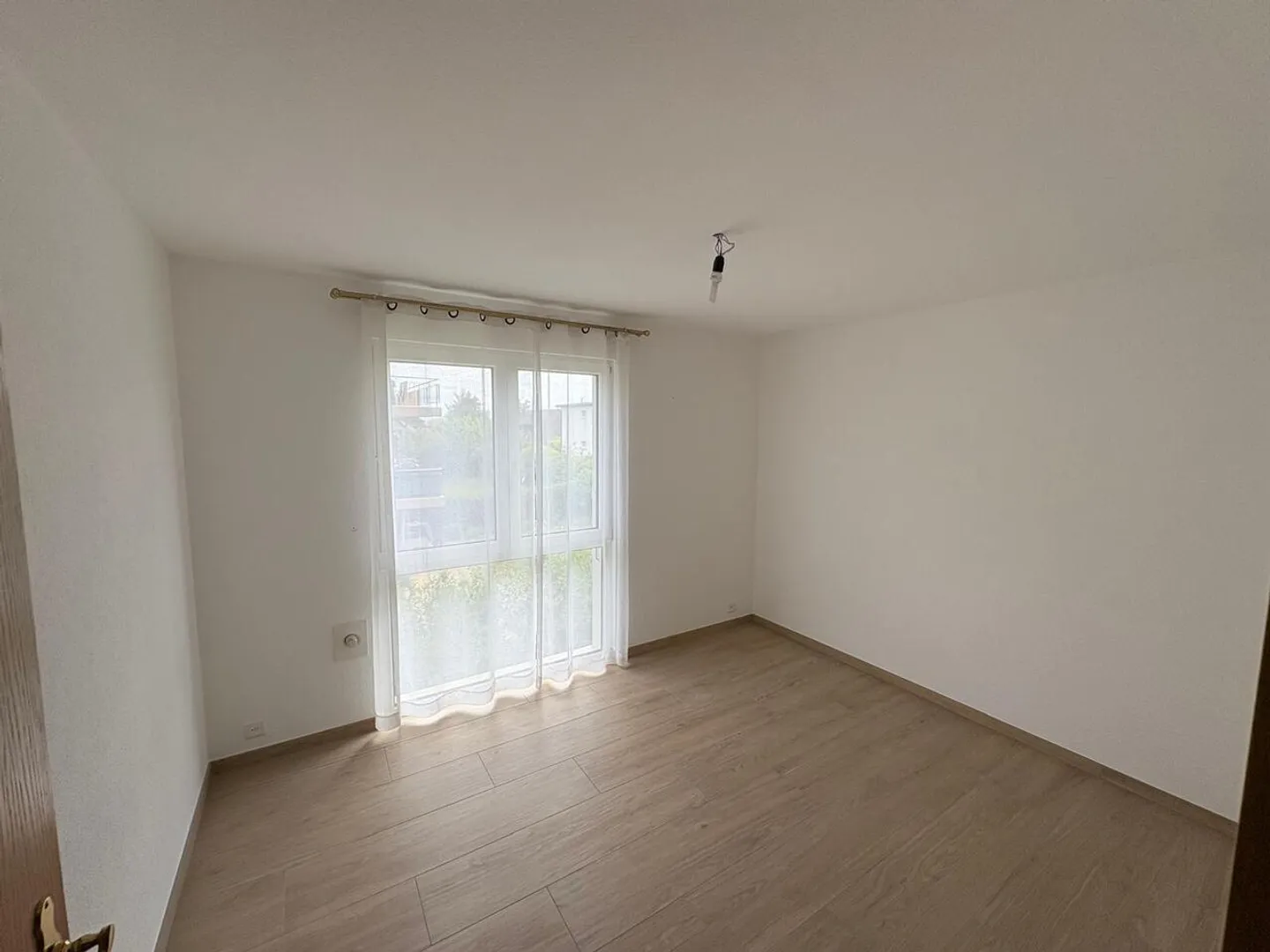 Sehr schöne helle 5,5-Zimmer-Wohnung in Grandson - Foto 11 von 19