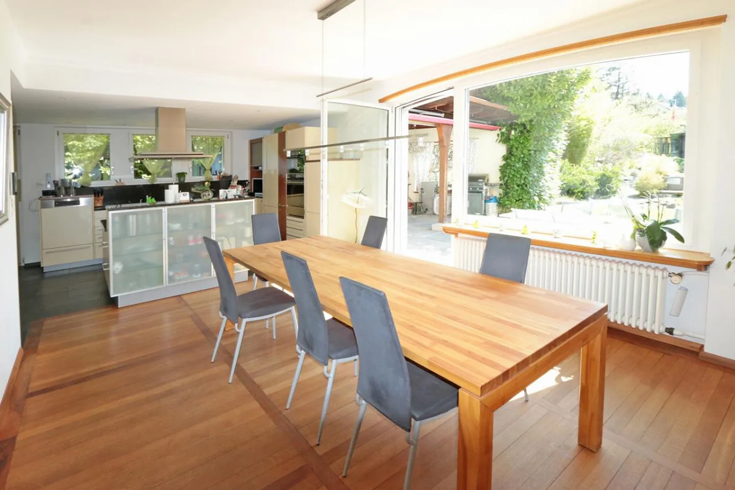 Villa maestosa e ben curata sulla pendenza soleggiata di Flurlingen - Foto 8 di 30