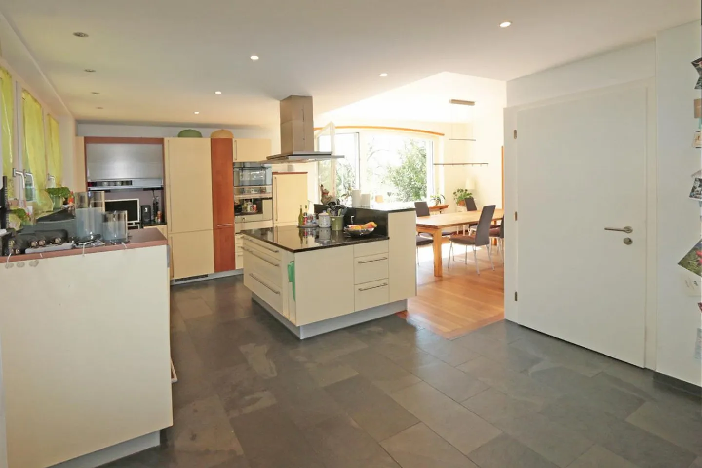 Villa maestosa e ben curata sulla pendenza soleggiata di Flurlingen - Foto 11 di 30