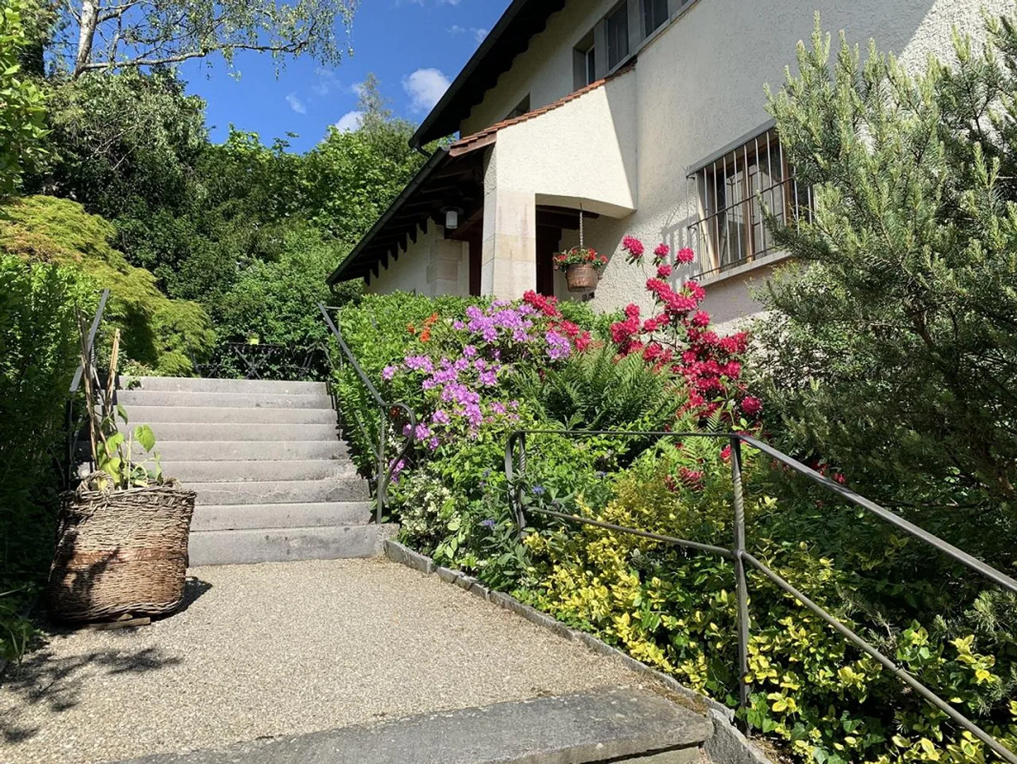 Villa maestosa e ben curata sulla pendenza soleggiata di Flurlingen - Foto 26 di 30