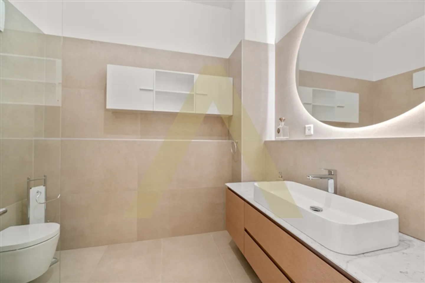 Bellissima villa completamente ristrutturata con vista lago - Foto 11 di 13